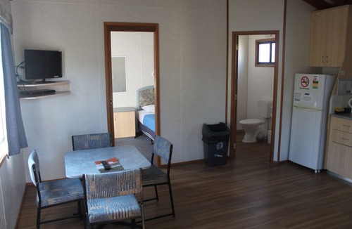 Sutton Cottage | Capital Country Holiday Park