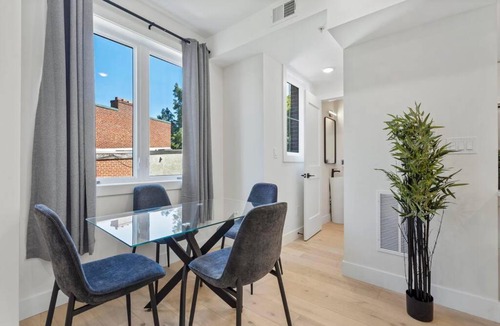 Southeast Apartment | Capitol Hill 4 Charming Townhouse in Downtown DC with Rooftop Free Parking and WIFI