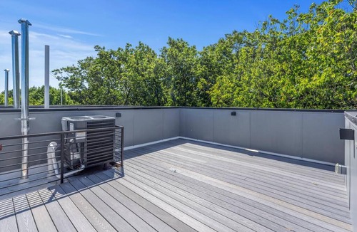 Southeast Apartment | Capitol Hill 4 Charming Townhouse in Downtown DC with Rooftop Free Parking and WIFI