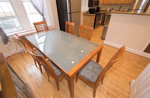 Southeast Apartment | CAPITOL HILL CHARMER: Monument to History & Politics