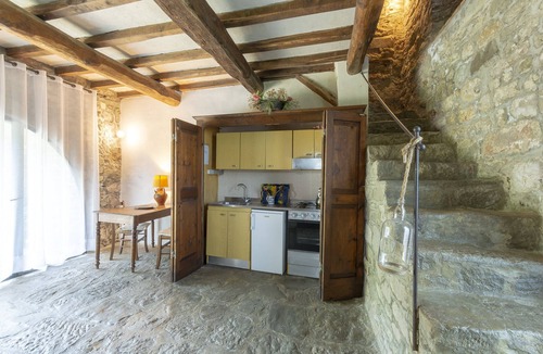 Londa House | Casa Arco: Charming Cottage With Shared Pool And Valley Views near Florence