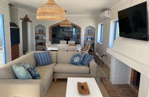 Gansbaai House | Casa Balena - The Seafront Whale House Experience