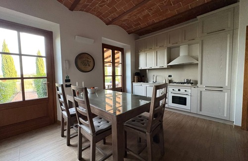 Volterra Apartment | Casa Bel Sogno: stunning views of Volterra and the Tuscan hills (4 people)