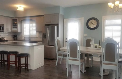 Crystal Beach House | Casa Blanca Cottage - 7 Minute walk to Crystal Beach