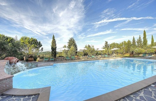 Peccioli House | Casa Canarino C: A characteristic apartment surrounded by the greenery.