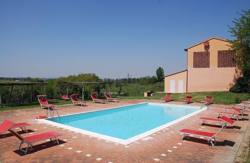 Castelfiorentino House | Casa Cassiodoro C: A welcoming apartment surrounded by meadows and by green hills, with Free WI-FI.