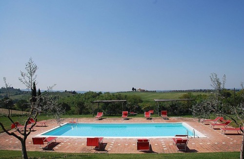 Castelfiorentino House | Casa Cassiodoro F: A graceful apartment surrounded by vineyards and olive groves, with Free WI-FI.