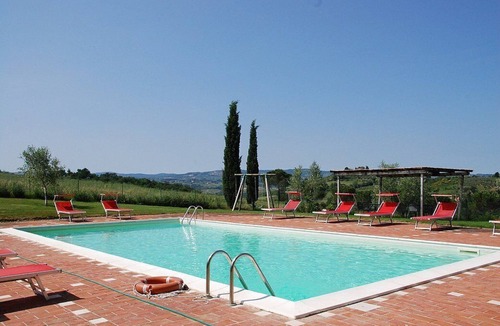 Castelfiorentino House | Casa Cassiodoro F: A graceful apartment surrounded by vineyards and olive groves, with Free WI-FI.