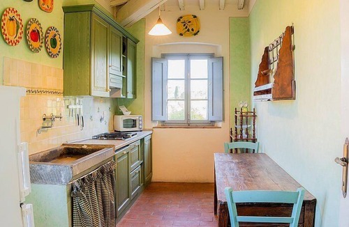 Castelfiorentino House | Casa Cassiodoro I: A welcoming apartment surrounded by the greenery, with Free WI-FI.
