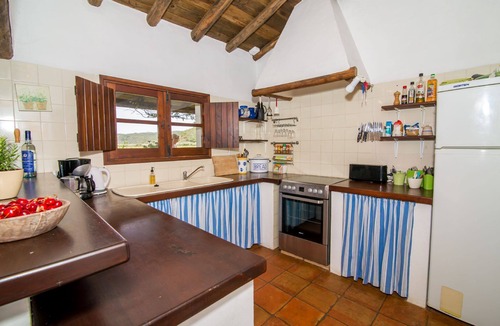 Aljezur Cottage | Casa da Aldeia - sleeps 10 guests in 4 bedrooms