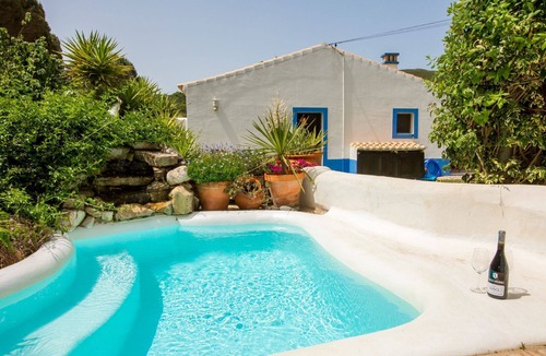 Aljezur Cottage | Casa da Aldeia - sleeps 10 guests in 4 bedrooms