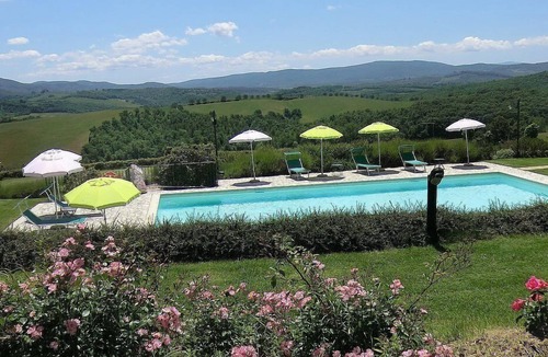 Lano House | Casa Gelso B: A cozy and welcoming apartment that is part of an ancient country house in the characteristic style of the Tuscan countryside, with Free WI-FI.