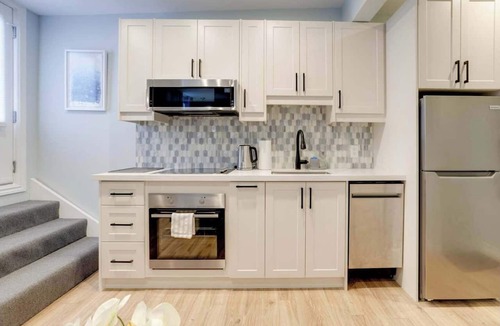Leslieville Apartment | Casa Hotels | Stylish Suite with Private Patio