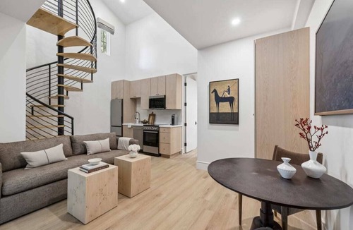 Oak Park Apartment | Casa Iglesia King Loft 301