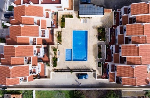 Sagres House | Casa Lobitos- renovated townhouse with pool