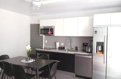 Punta Leona Apartment | CASA MARIPOSA Punta Leona a 500 metros de la playa Alquiler de la casa entera o dos apartamentos abajo con cocina y jacuzzi o 2 cuartos con baños privados en la planta alta Para 1 a 22 personas Full equipada