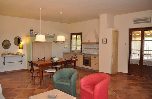 Iano House | Casa Raissa C: A characteristic and welcoming apartment that is part of a villa immersed in a splendid landscape, in a lovely little hamlet, with Free WI-FI.