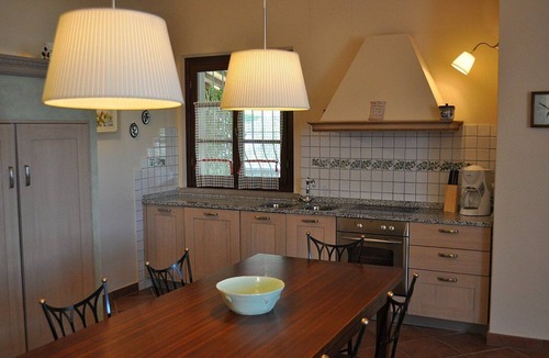 Iano House | Casa Raissa C: A characteristic and welcoming apartment that is part of a villa immersed in a splendid landscape, in a lovely little hamlet, with Free WI-FI.