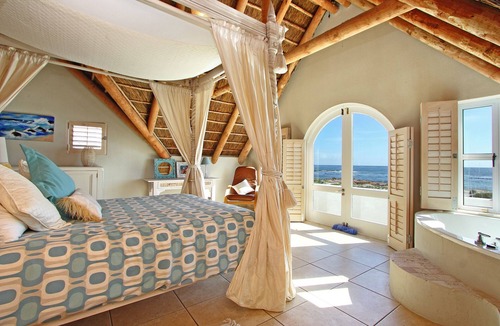 Kommetjie House | Casablanca is wonderfully located on Long Beach in Kommetjie