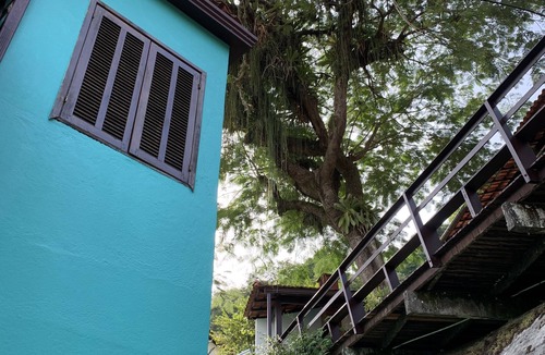 Marinas House | Casinha Verde Accommodation 1 minute from the sea. Foot in the sand. Mind in the sky.