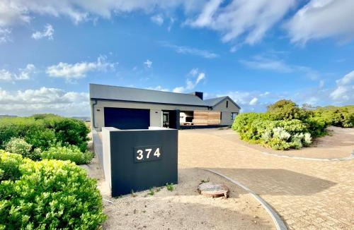 Gansbaai Villa | Cast Away at Romansbaai - Salted Fynbos Staying