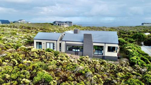 Gansbaai Villa | Cast Away at Romansbaai - Salted Fynbos Staying