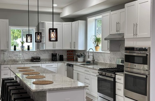 Catonsville House | Caton Manor Estate and Pool