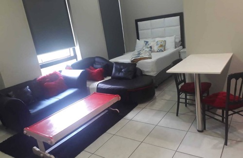 Greater Johannesburg Metropolitan Area Apartment | Central By The Mall Rose
