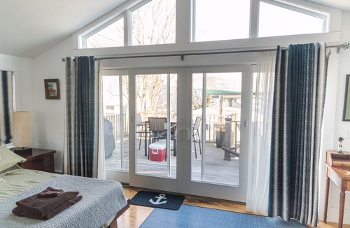 Commercial Street Condo | Central Commercial St Condo w/Water Views + Direct Parking