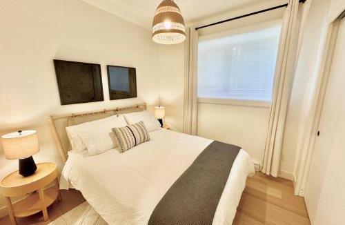 Lower Lonsdale Apartment | Central Moodyville Retreat