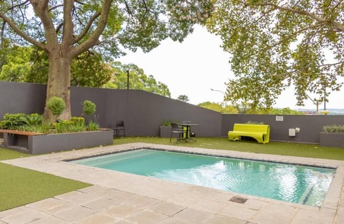 Greater Johannesburg Metropolitan Area Apartment | Central Rosebank Unit
