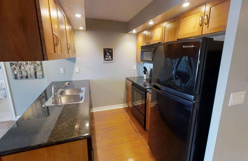 Toronto Entertainment District Apartment | Centrally Located 2-BR Condo in DT Toronto