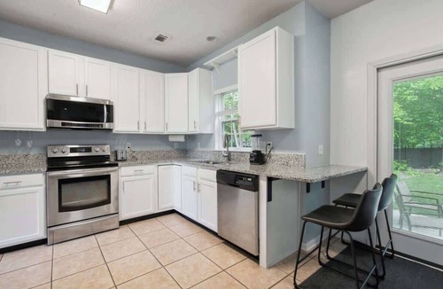 Charlotte House | Centrally located quiet home LARGE YARD 3 bedrooms