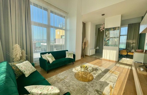 Csarnok negyed Apartment | Centropolitan Penthouse with JACCUZZI- 2 Free PARKING- Self Check-In