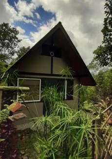 Nova Friburgo Ski Chalet | Chalé Pakere SerraBella Lumiar - natureza exuberante, lareira sauna, piscina e água de nascente - locação do chalé sem prestação de serviços