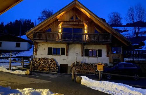 Le Bouchet-Mont-Charvin Ski Chalet | Chalet 1830 au pied du MONT CHARVIN