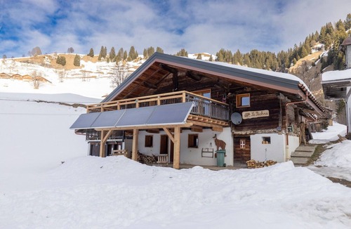 Hauteluce Ski Chalet | Chalet "Beaufortain La Pachna" in Hauteluce with Garden and Parking