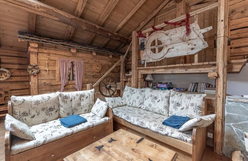 Hauteluce Ski Chalet | Chalet "Beaufortain La Pachna" in Hauteluce with Garden and Parking