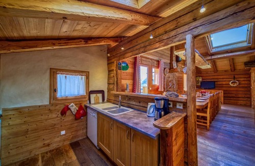 Hauteluce Ski Chalet | Chalet "Beaufortain La Pachna" – Family-Friendly Retreat with Garden and Parking