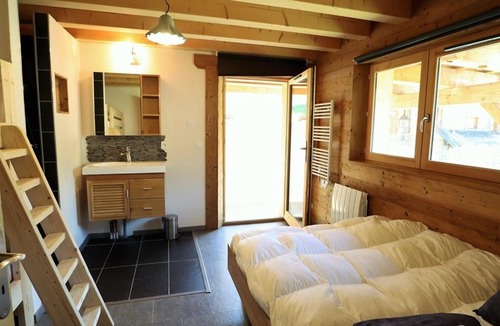 Beaufort Ski Chalet | Chalet calme et récent à Arêches-Beaufort, 8 pers, exposé sud, terrasse ensoleillée, proche du village - FR-1-342-208