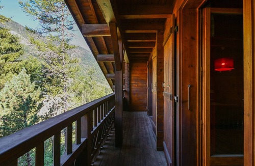 Les Clefs Ski Chalet | Chalet "Denali" with Jacuzzi, Mountain View, Private Terrace, and Wi-Fi