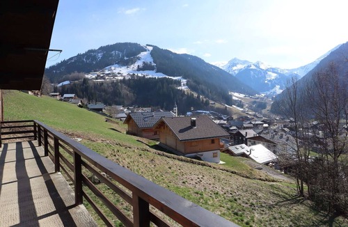Beaufort Ski Chalet | Chalet for 6-8 people with fireplace, south-facing and garage, 5 min from center