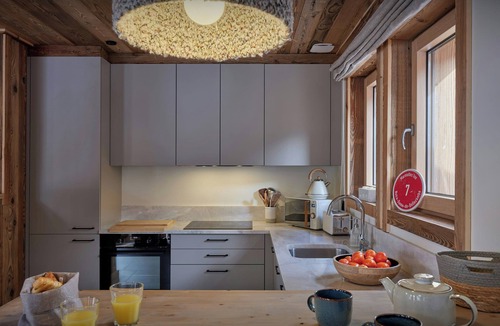 Notre-Dame-de-Bellecombe Ski Chalet | Chalet Marmot'Inn - relaxing stay for 10 panoramic views - OVO Network