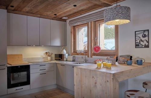 Notre-Dame-de-Bellecombe Ski Chalet | Chalet Marmot'Inn - relaxing stay for 10 panoramic views - OVO Network