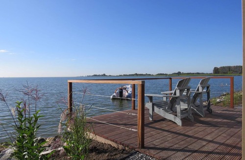 Bovenkarspel House | Chalet situated at the waterfront with terrace