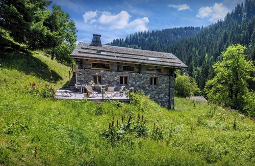 La Giettaz Ski Chalet | Chalet Victorina - stunning ski home for 12, close to slopes - OVO Network
