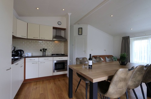 Noord-Scharwoude House | Chalet with 2 bedrooms and a terrace