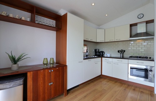 Noord-Scharwoude House | Chalet with 2 bedrooms and a terrace