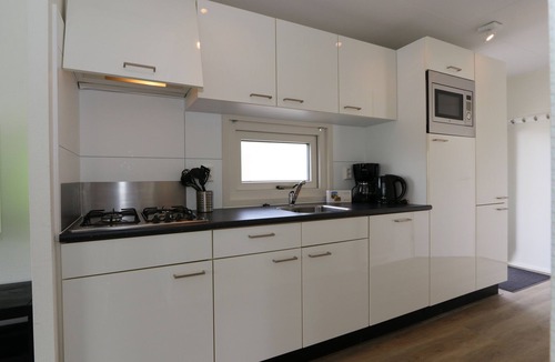 Noord-Scharwoude House | Chalet with 2 bedrooms and a terrace