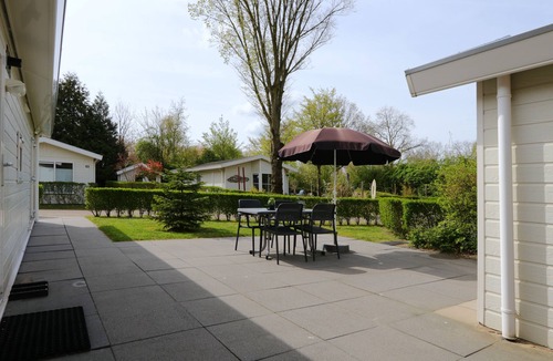 Noord-Scharwoude House | Chalet with 2 bedrooms and a terrace
